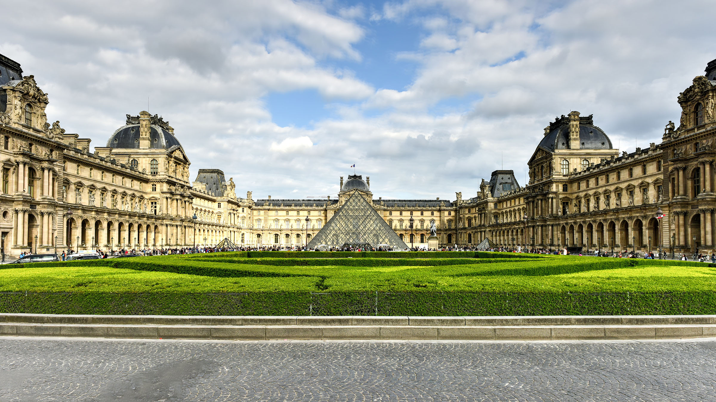 How To Say Louvre Museum In English