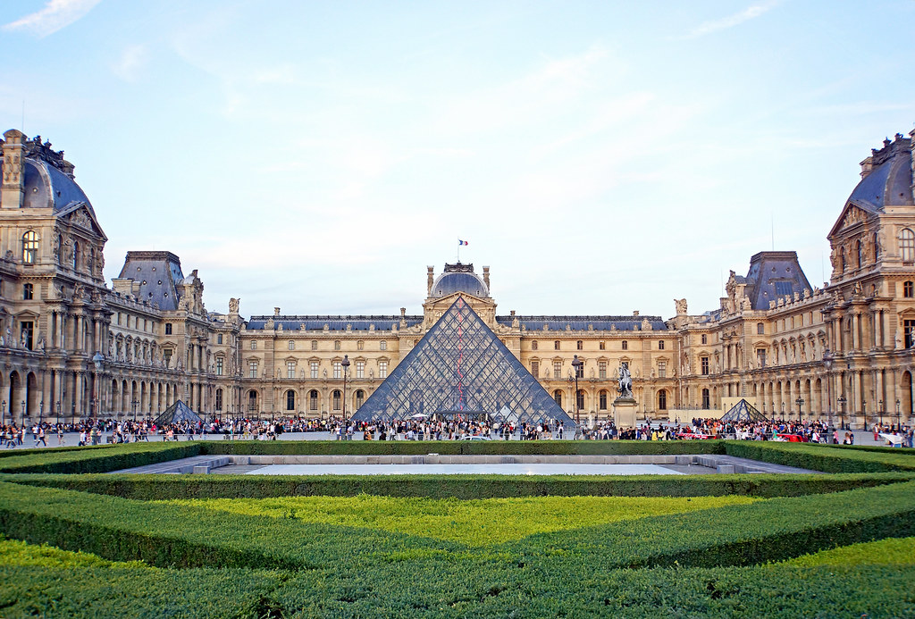 Private 3-hour walking tour of Louvre museum