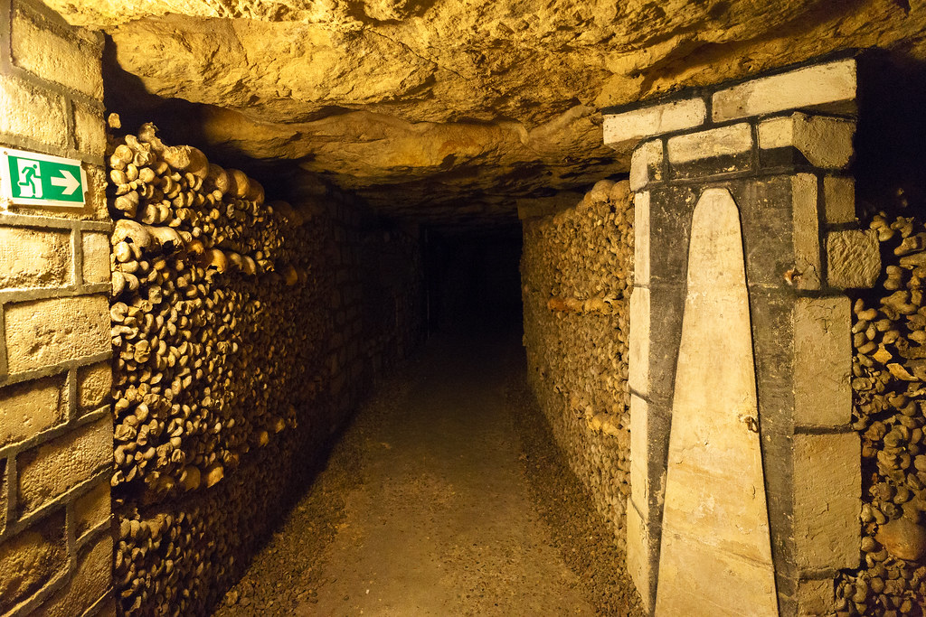 tour catacombs of paris