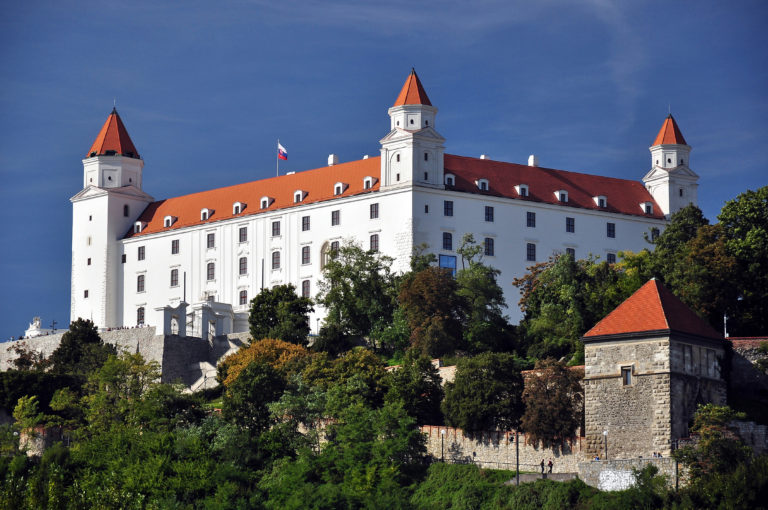 Tour privado a pie por la ciudad de Bratislava con guia oficial privado