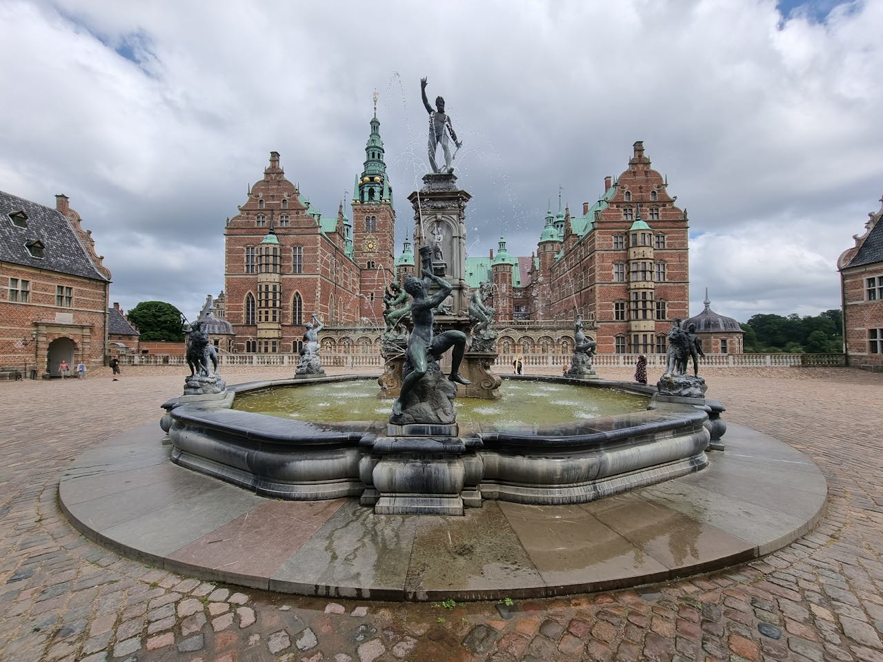 Tour privado de los castillos de Roskilde, Frederiksborg y Kronborg