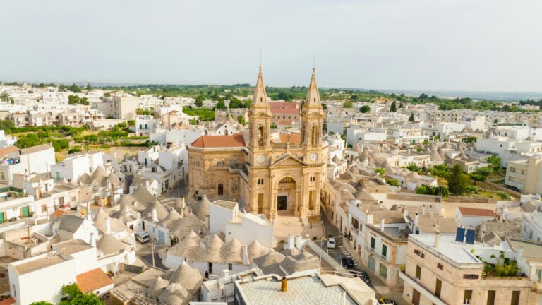 Private Tour to Alberobello, Monopoli, and Polignano a Mare from Bari