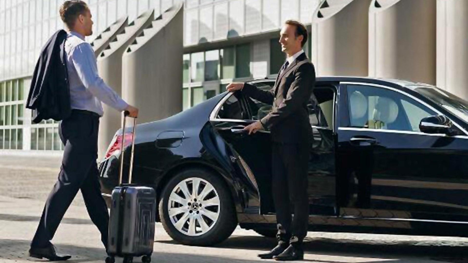 Private one way transfer from/to airport to/from hotel in Bari