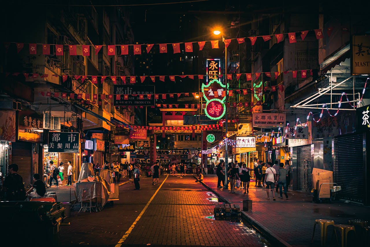 Private Night Food Tour & Temple Street Market by Tuk-Tuk