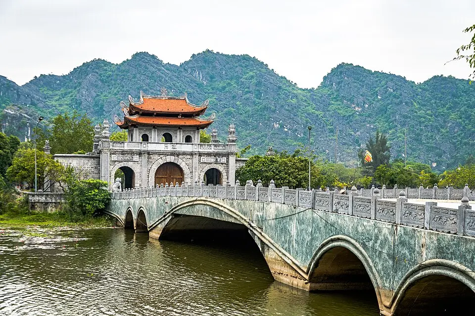 Excursion Privée à Ninh Binh : Hoa Lu, Mua Cave et Réserve Naturelle de Van Long
