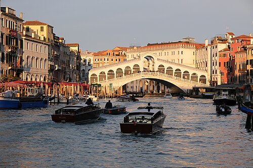 Puente de Rialto sobre el Gran Canal, Venecia