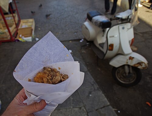 Puesto de comida callejera en Palermo